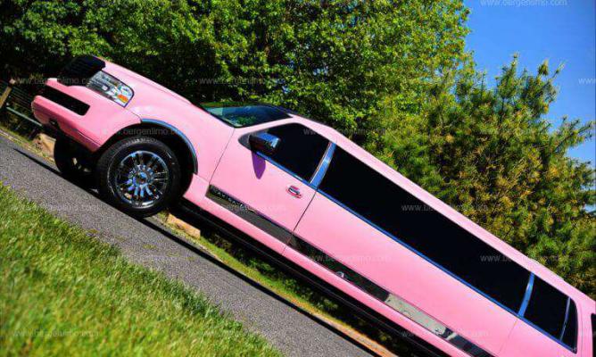 Lincoln Navigator Pink